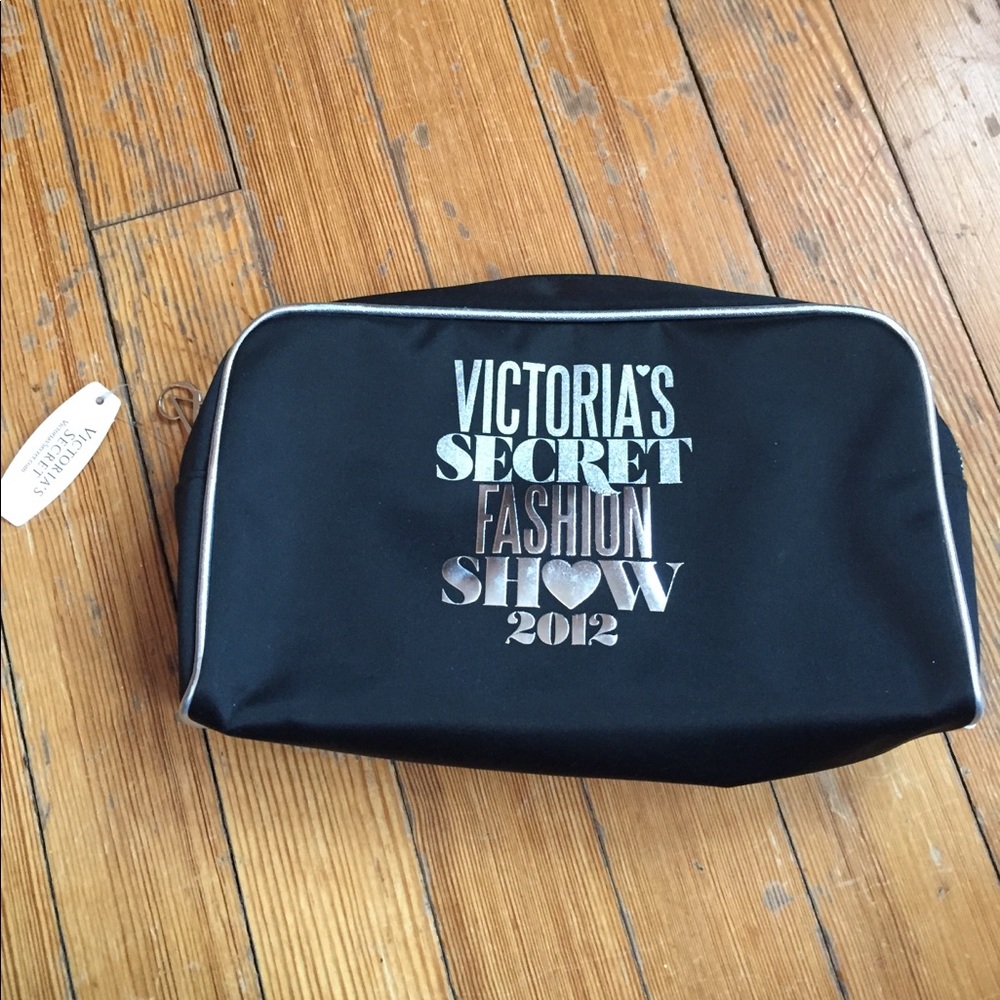 VICTORIAS SECRET FASHION SHOW MAKEUP BAG